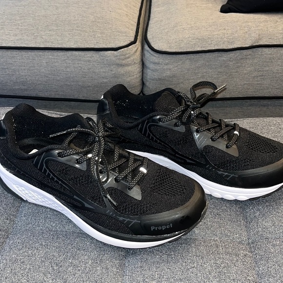 Propet One Walking Shoe - Woman’s size 11 excellent condition black. - Picture 1 of 7